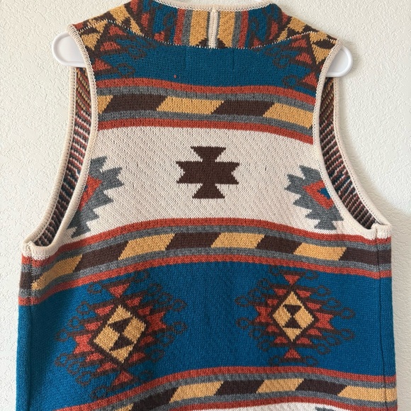 Colorful Geometric Patterned Vest - Picture 5 of 6